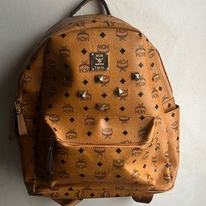 i wanna get rid of my old mcm backpack it’s not damaged only been worn twice